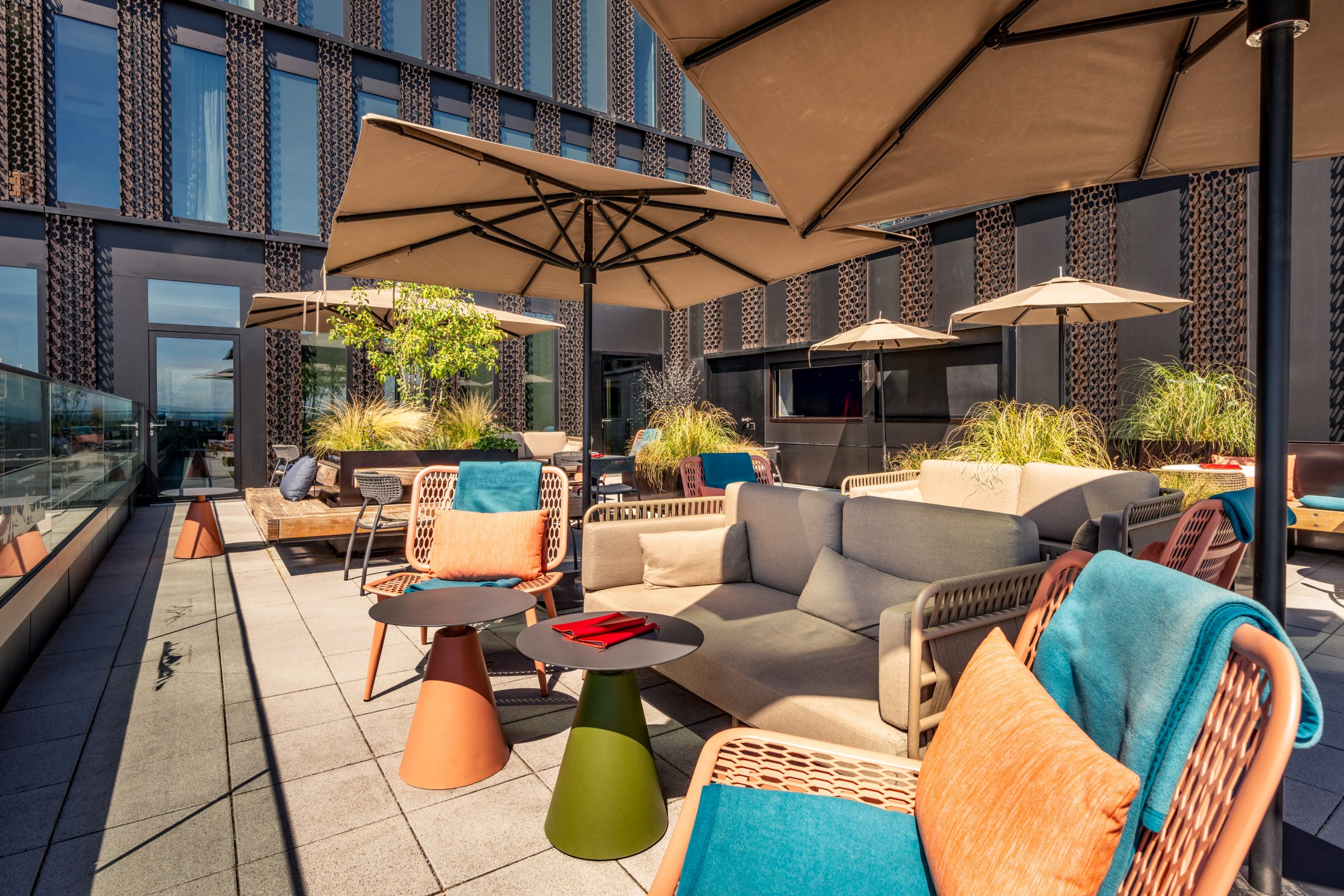 Rooftop FITZROY MUNICH FITZROY Rooftop Bar Munich Drinks Mit Alpenblick
